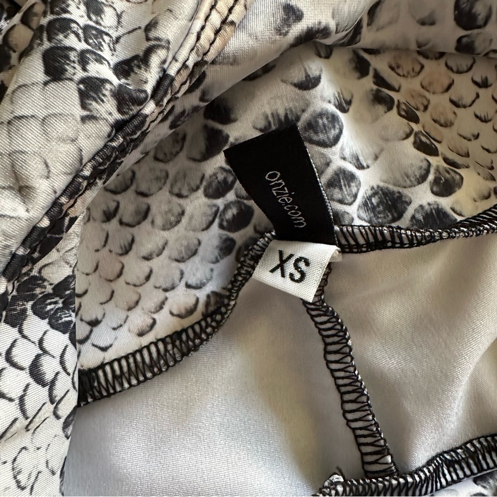 Onzie Snake Print Legging on White Size XS - Picture 8 of 8